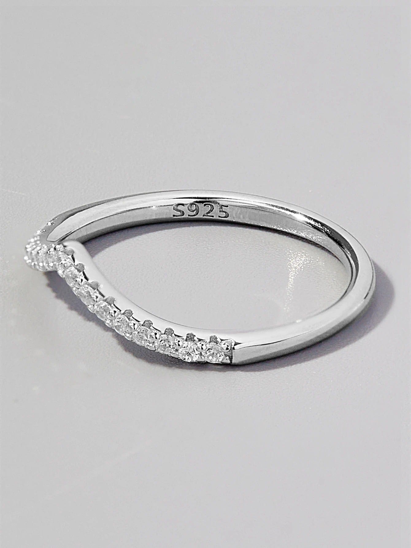 J'ador Paris Rings V-Shape Ring